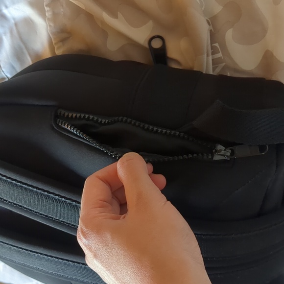 Like new Danger Dover Small Dakota backpack in black neoprene - Picture 7 of 12